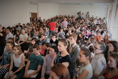 Information Day: sute de tineri din capitală au aflat despre bursele Erasmus+